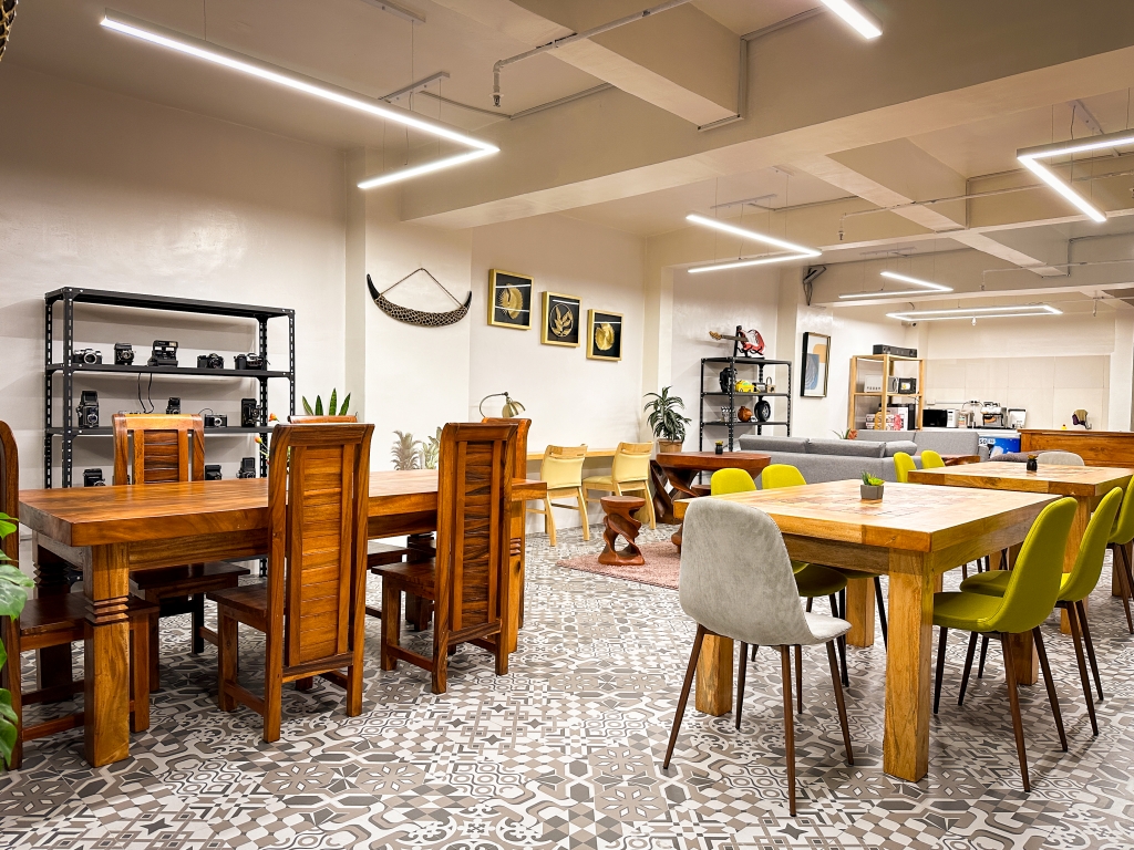 フィリピン留学 Cebu21 - Wales-Business Lounge-3